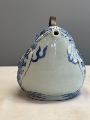 A Chinese blue and white 'Toad' ewer  — photo 5