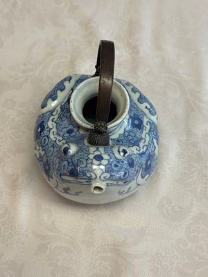 A Chinese blue and white 'Toad' ewer  — photo 6