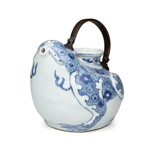 A Chinese blue and white 'Toad' ewer  — photo 1