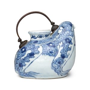 A Chinese blue and white 'Toad' ewer  — photo 4
