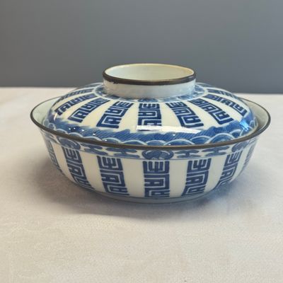 A Chinese blue and white Vietnamese market 'Bleu de Hue' bowl and cover — photo 2