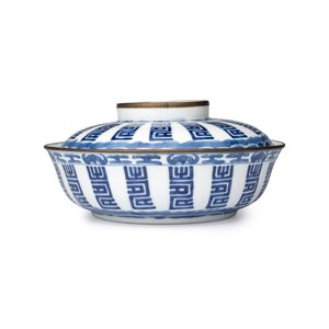 A Chinese blue and white Vietnamese market 'Bleu de Hue' bowl and cover — photo 2