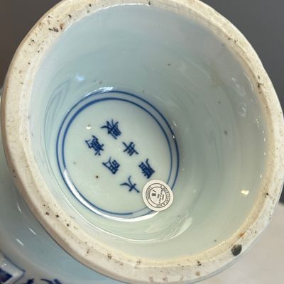 A Chinese blue and white 'Zun' vase with dragon and phoenix design — foto 22