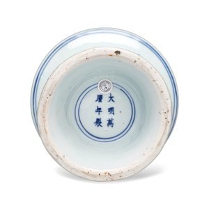 A Chinese blue and white 'Zun' vase with dragon and phoenix design — foto 6