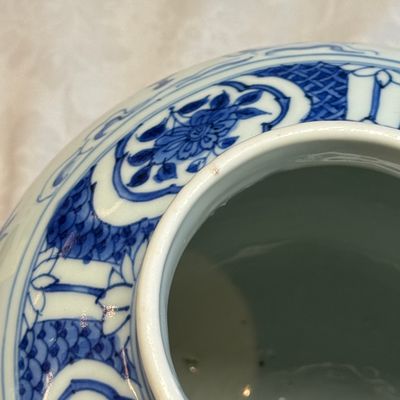 A Chinese blue and white baluster vase with narrative design — 照片 17