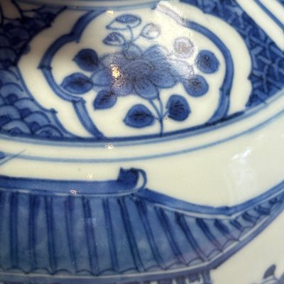 A Chinese blue and white baluster vase with narrative design — 照片 9
