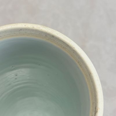 A Chinese blue and white beaker and cover with floral design — photo 18