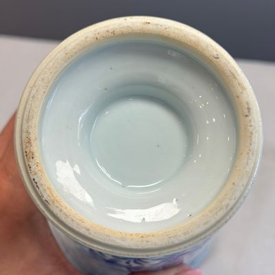 A Chinese blue and white beaker and cover with floral design — photo 21