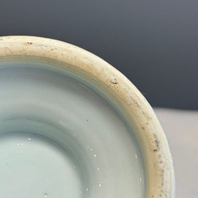 A Chinese blue and white beaker and cover with floral design — photo 24