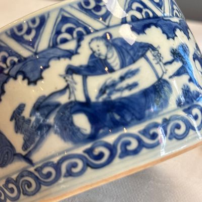 A Chinese blue and white circular 'Scholars' brush and ink stand — photo 7