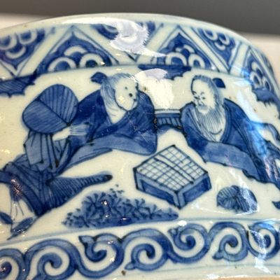A Chinese blue and white circular 'Scholars' brush and ink stand — photo 9