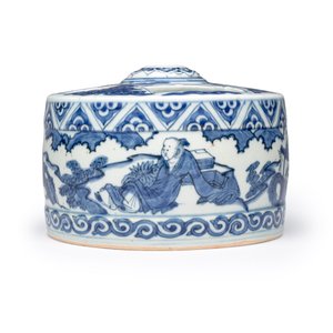 A Chinese blue and white circular 'Scholars' brush and ink stand — photo 2