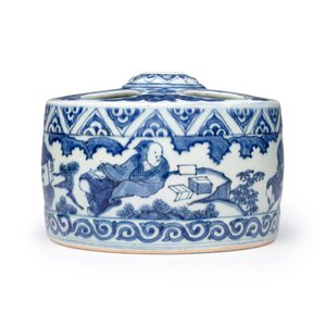 A Chinese blue and white circular 'Scholars' brush and ink stand — photo 4