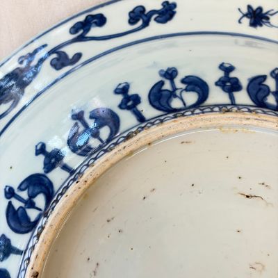 A Chinese blue and white dish with floral design — photo 14