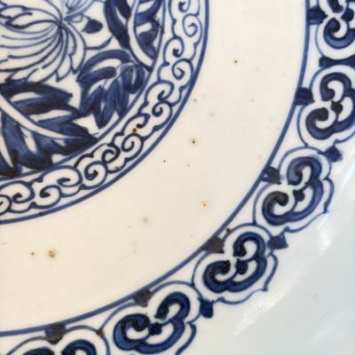 A Chinese blue and white dish with floral design — photo 8