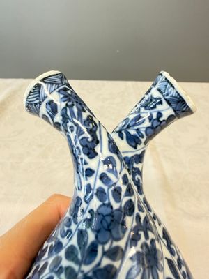 A Chinese blue and white double-spouted swirling-lobed cruet — 照片 4