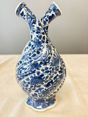 A Chinese blue and white double-spouted swirling-lobed cruet — 照片 3