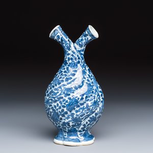 A Chinese blue and white double-spouted swirling-lobed cruet — 照片 2
