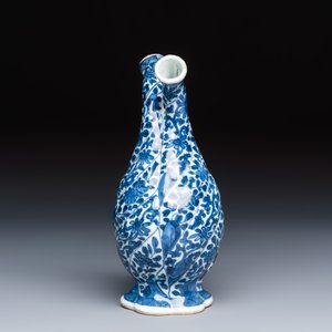 A Chinese blue and white double-spouted swirling-lobed cruet — 照片 3