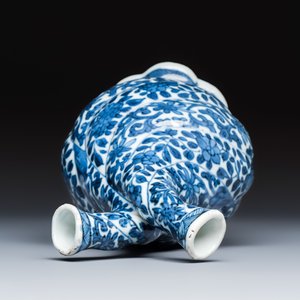 A Chinese blue and white double-spouted swirling-lobed cruet — 照片 6