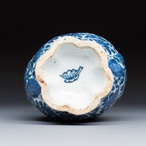A Chinese blue and white double-spouted swirling-lobed cruet — 照片 7