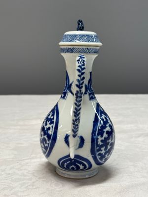 A Chinese blue and white ewer and cover for the Persian market — photo 2