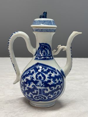 A Chinese blue and white ewer and cover for the Persian market — photo 3