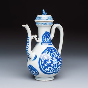 A Chinese blue and white ewer and cover for the Persian market — photo 1