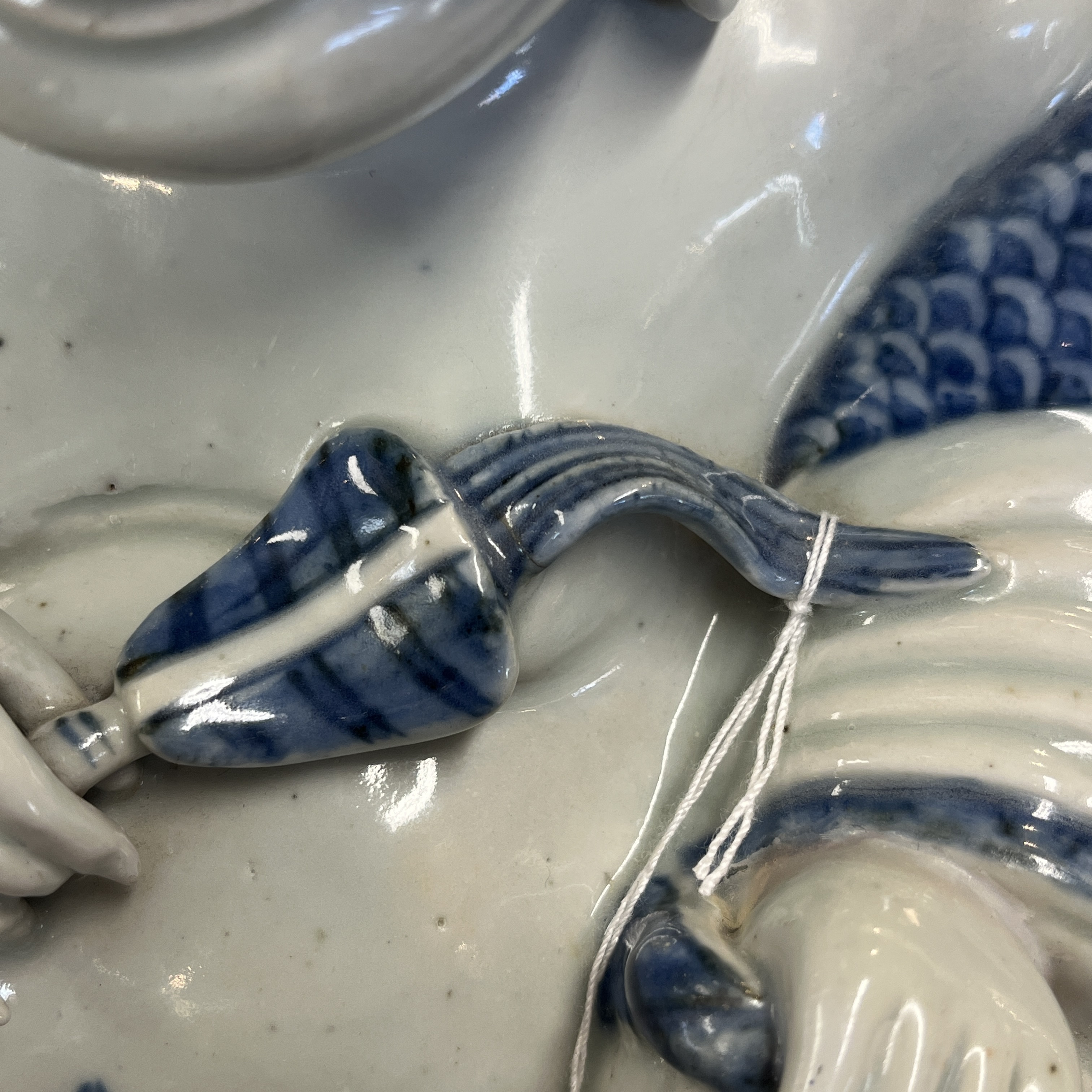 A Chinese blue and white figure of Budai — 照片 15