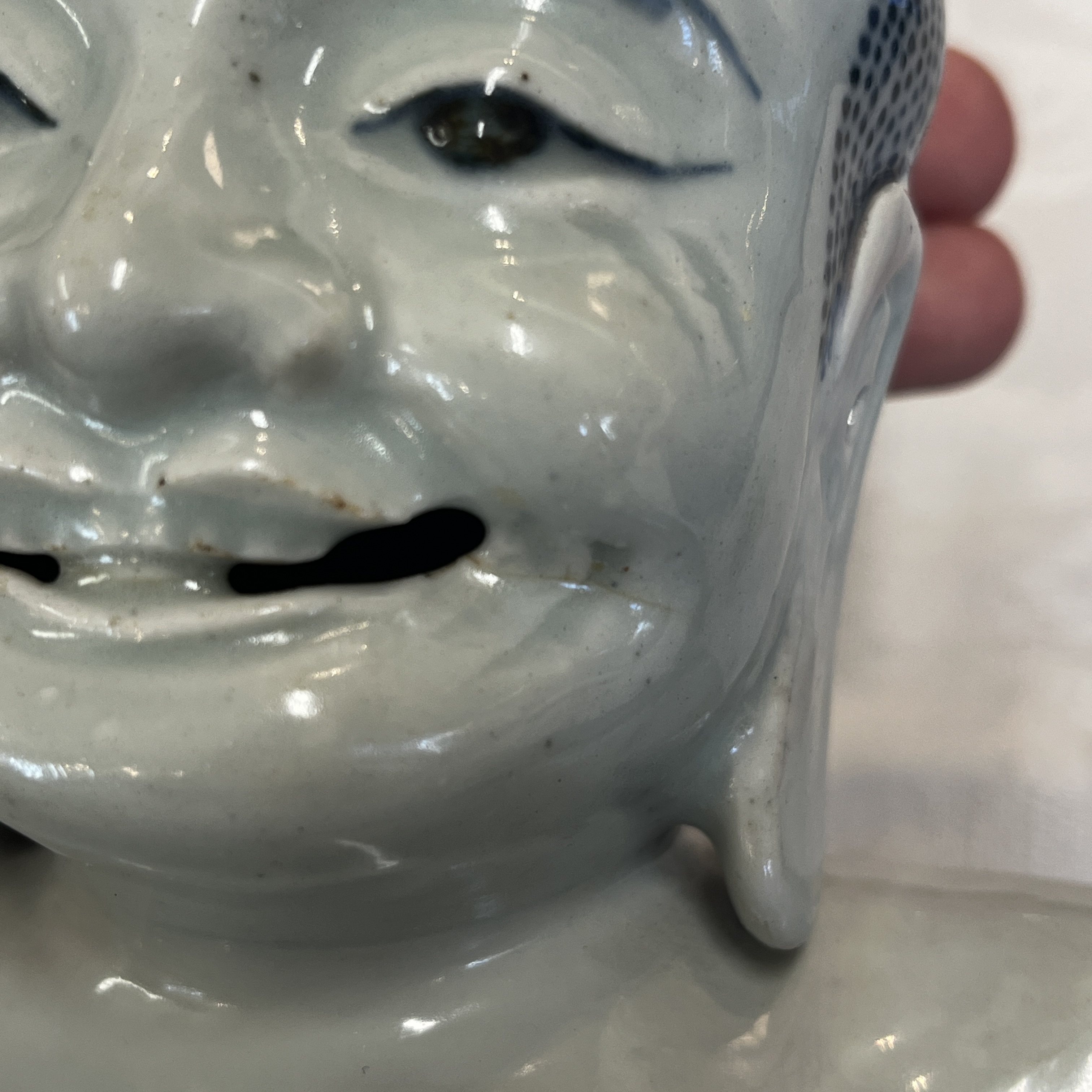 A Chinese blue and white figure of Budai — 照片 16