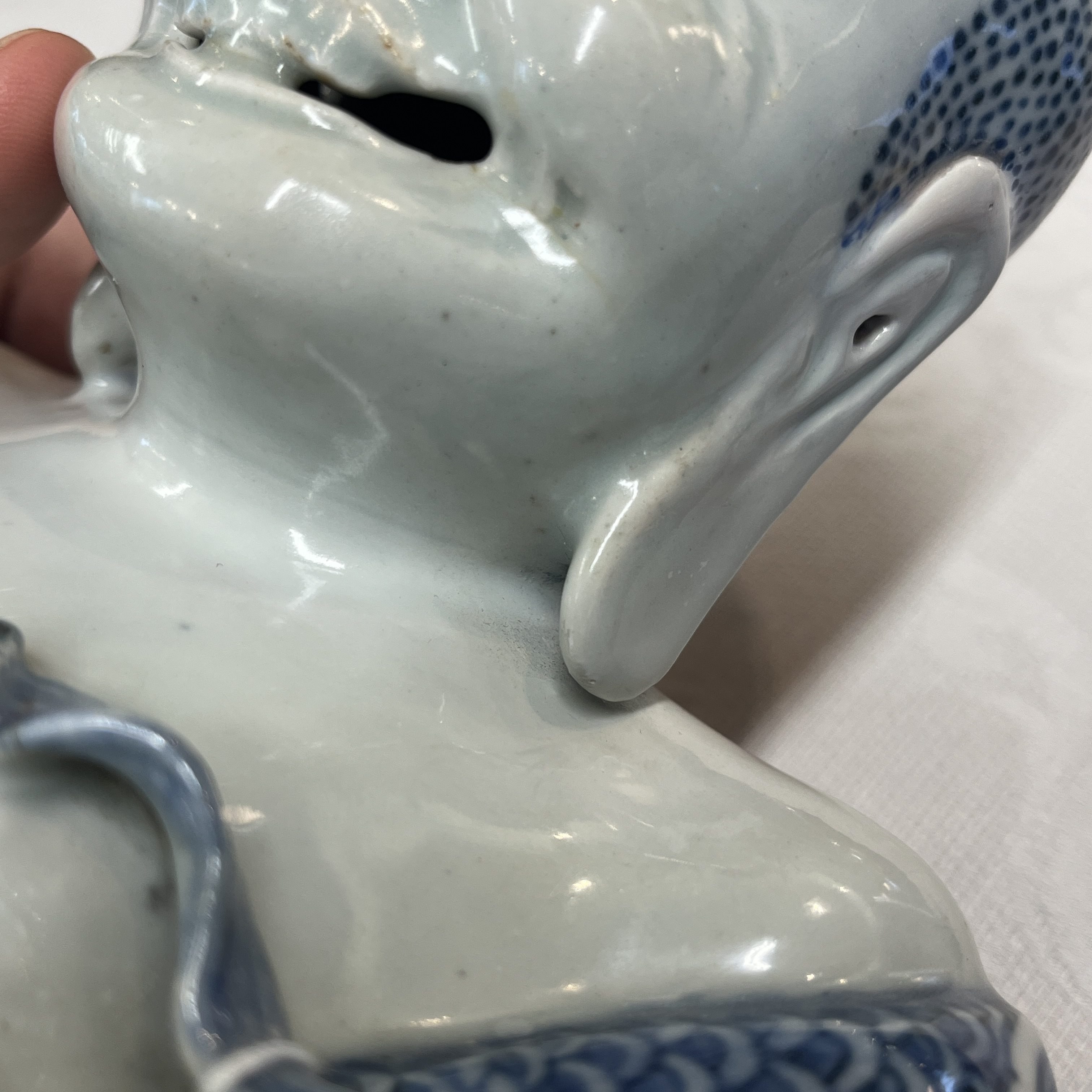 A Chinese blue and white figure of Budai — 照片 21