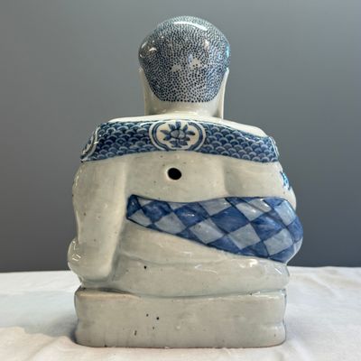 A Chinese blue and white figure of Budai — 照片 7