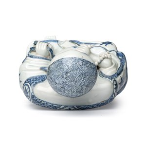 A Chinese blue and white figure of Budai — 照片 7
