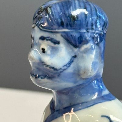 A Chinese blue and white figure of Li Tieguai — foto 11