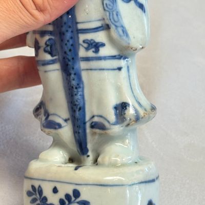 A Chinese blue and white figure of Li Tieguai — foto 14