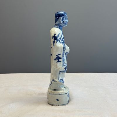 A Chinese blue and white figure of Li Tieguai — foto 4