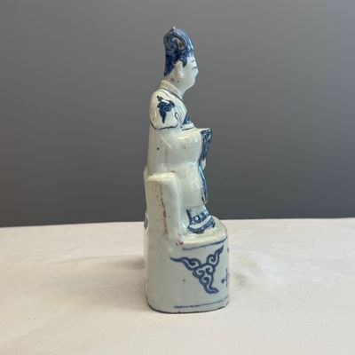A Chinese blue and white figure of a Daoist deity — photo 4