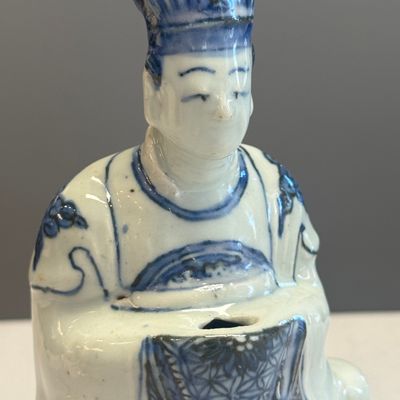 A Chinese blue and white figure of a Daoist deity — photo 10