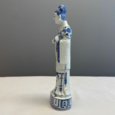 A Chinese blue and white figure of the immortal He Xiangu — photo 2