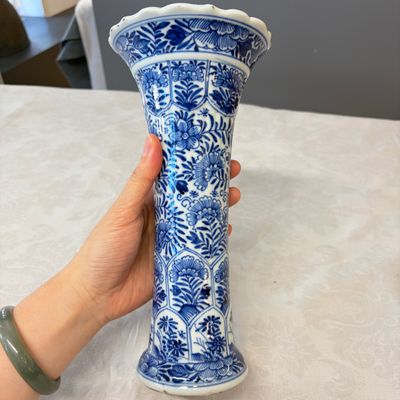 A Chinese blue and white five-piece garniture with floral design — 照片 5