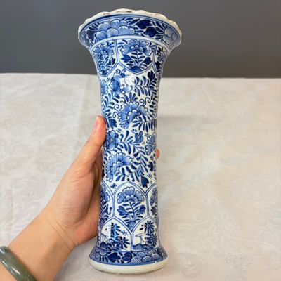 A Chinese blue and white five-piece garniture with floral design — 照片 12