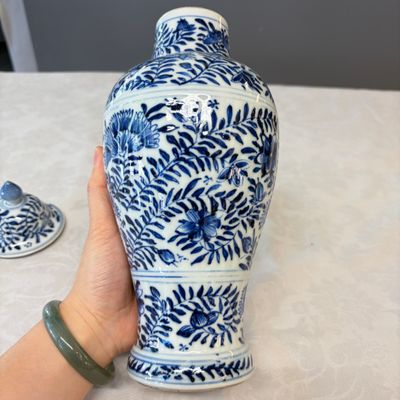 A Chinese blue and white five-piece garniture with floral design — 照片 23