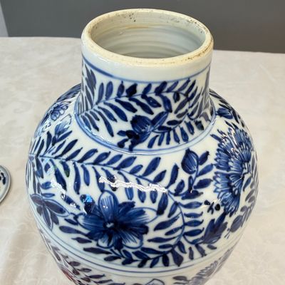 A Chinese blue and white five-piece garniture with floral design — 照片 24