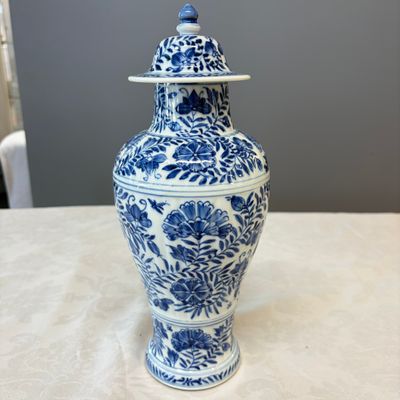 A Chinese blue and white five-piece garniture with floral design — 照片 32