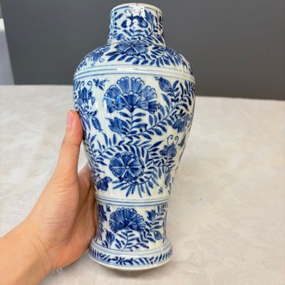 A Chinese blue and white five-piece garniture with floral design — 照片 33