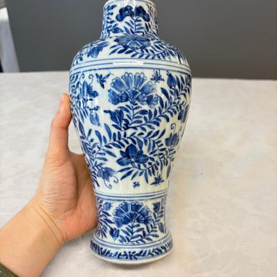 A Chinese blue and white five-piece garniture with floral design — 照片 35