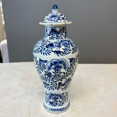 A Chinese blue and white five-piece garniture with floral design — 照片 43