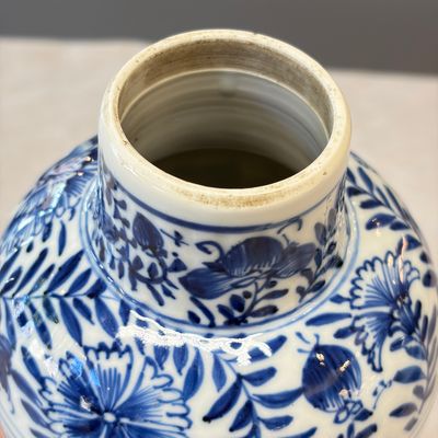 A Chinese blue and white five-piece garniture with floral design — 照片 48