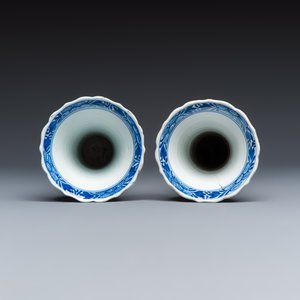 A Chinese blue and white five-piece garniture with floral design — 照片 12