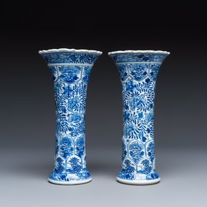 A Chinese blue and white five-piece garniture with floral design — 照片 8